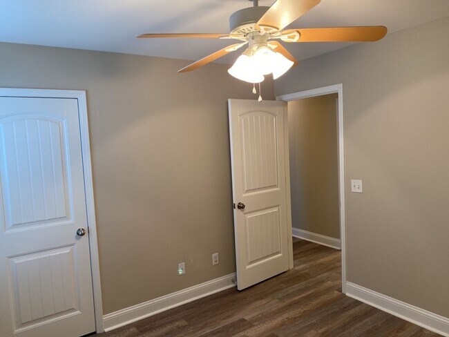 Building Photo - 152 Scarlett Ln