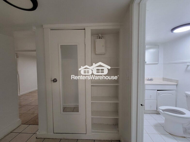 Building Photo - 1056 Regent St SW