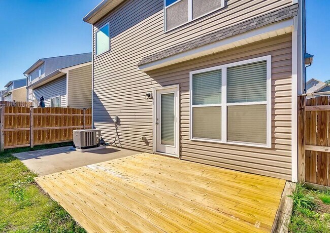 Building Photo - Like-new home located at the heart of the ...