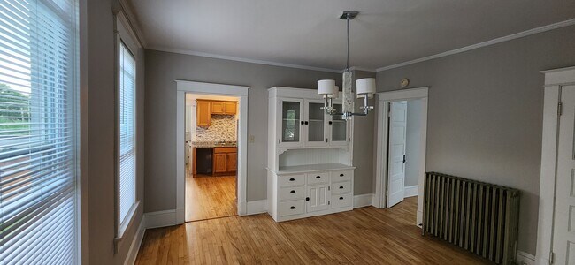 Building Photo - 2529 N Fratney St