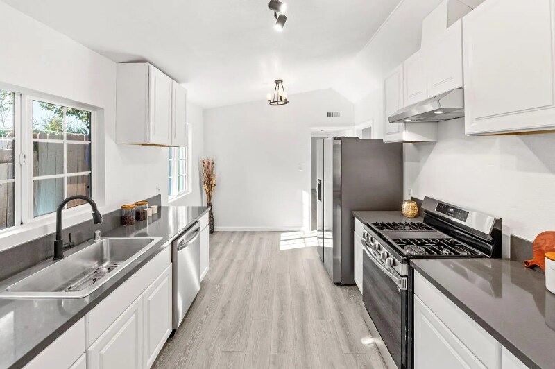 Building Photo - 2887 Fordham St