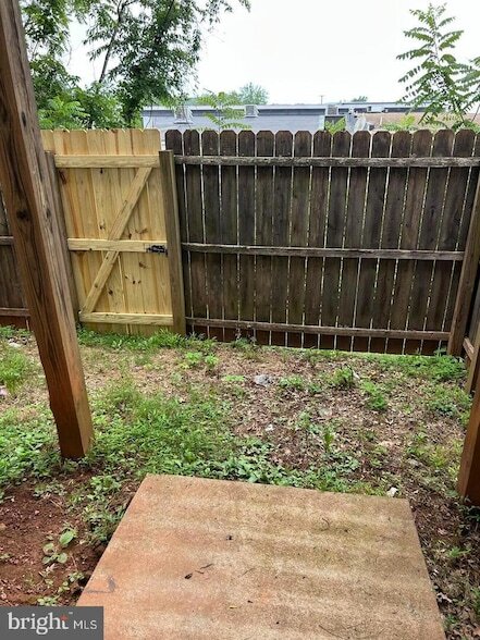 Building Photo - 601 Meadowbrook Dr