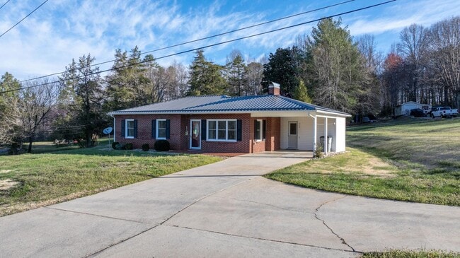 Building Photo - 313 Arrowood St SE