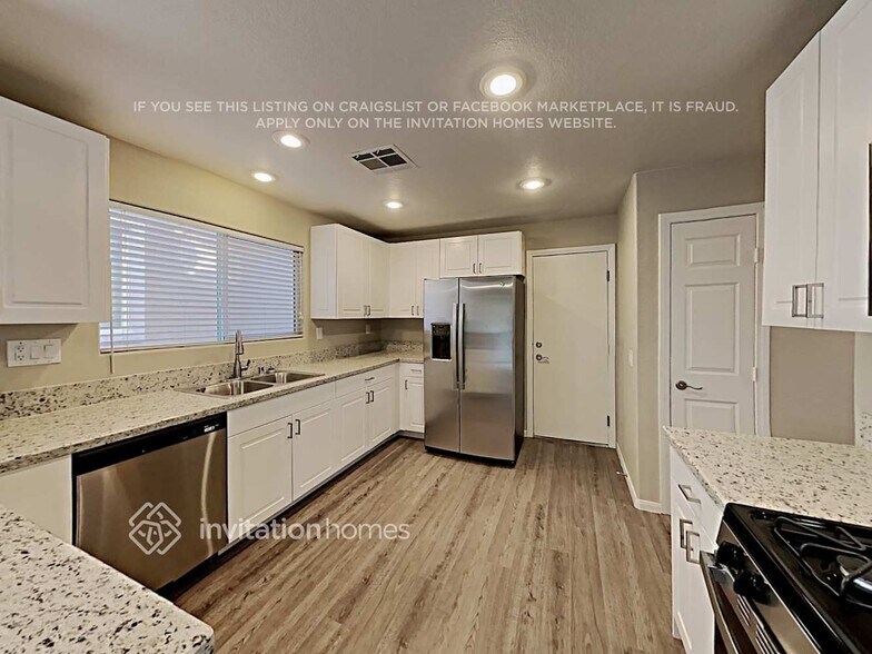 Building Photo - 11575 W Aruba Beach Ave