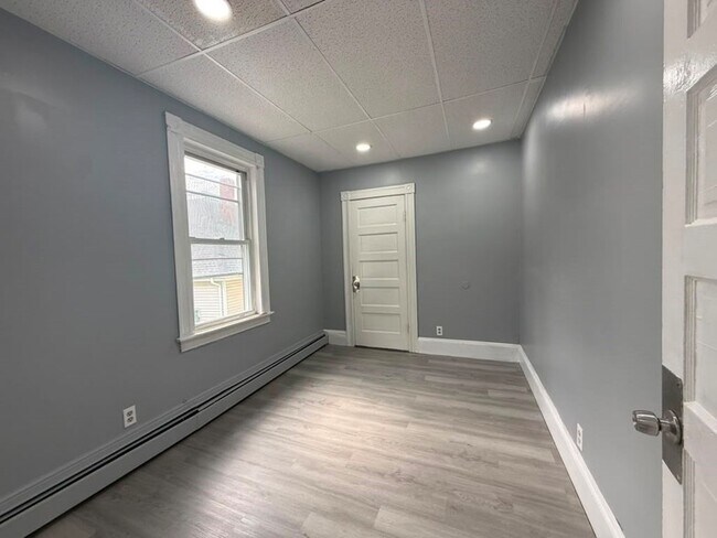 Building Photo - 153 Bailey St