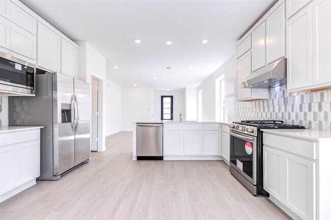 Building Photo - 27410 Sweetwater Bay Dr