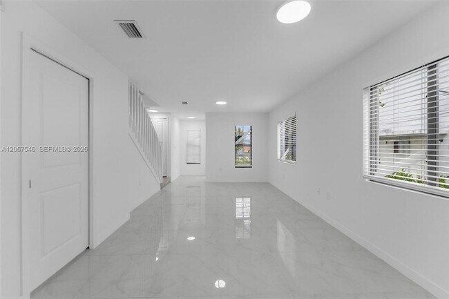 Building Photo - 1459 NW 2nd Ave