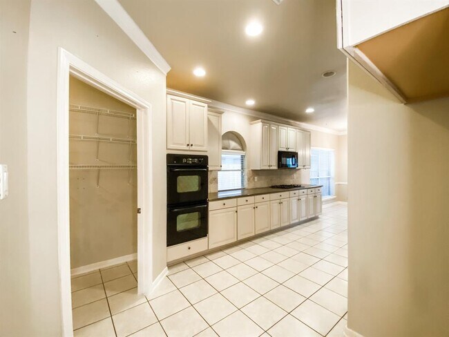 Building Photo - 13030 Mossy Ridge Cove