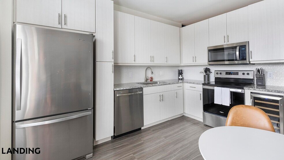 Building Photo - 3383 Cedarplaza Ln