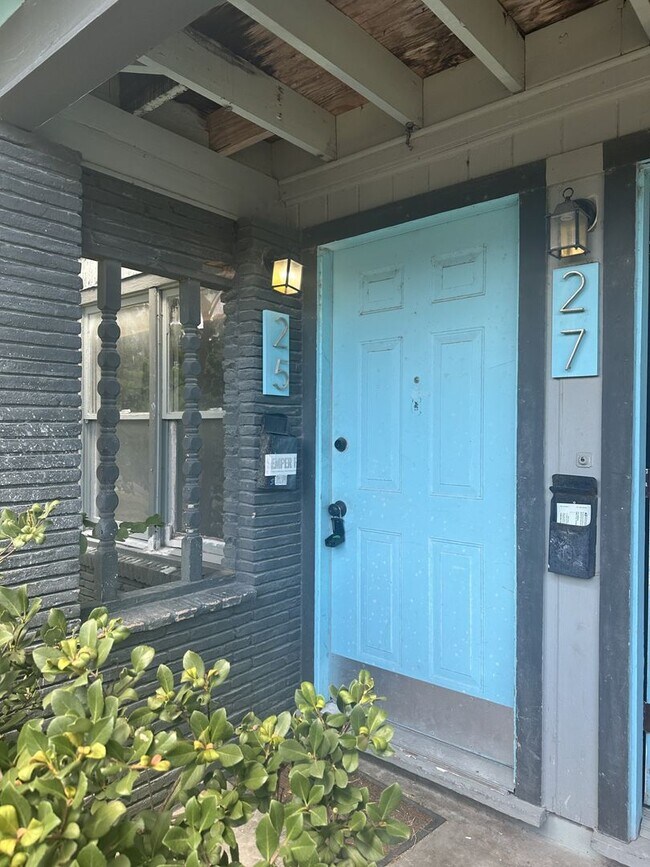 Primary Photo - ONE BEDROOM APARTMENT WITH WATER BILL PAID!