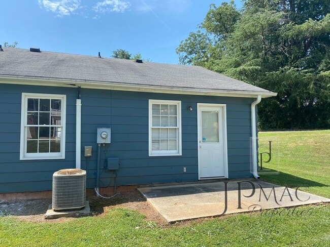 Building Photo - 18 Simmons Ct