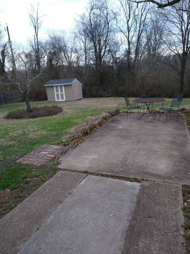 Building Photo - 306 Colonial Dr