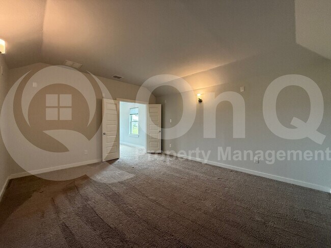 Building Photo - 405 Loganberry Dr