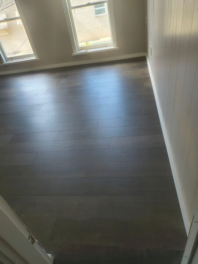 Building Photo - 4 bedrooms