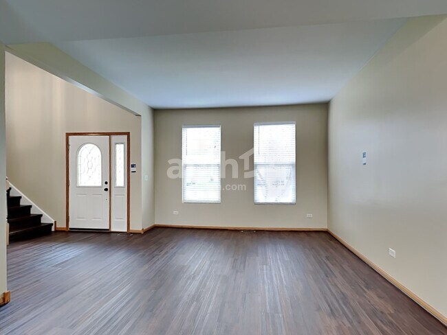 Building Photo - 1300 Broadlawn Dr