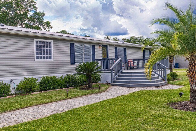 Building Photo - Home on half acre with land and storage