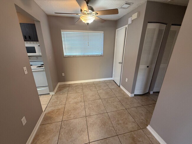 Building Photo - 1 Bedroom/1 Bathroom 1st Floor Villa in In...