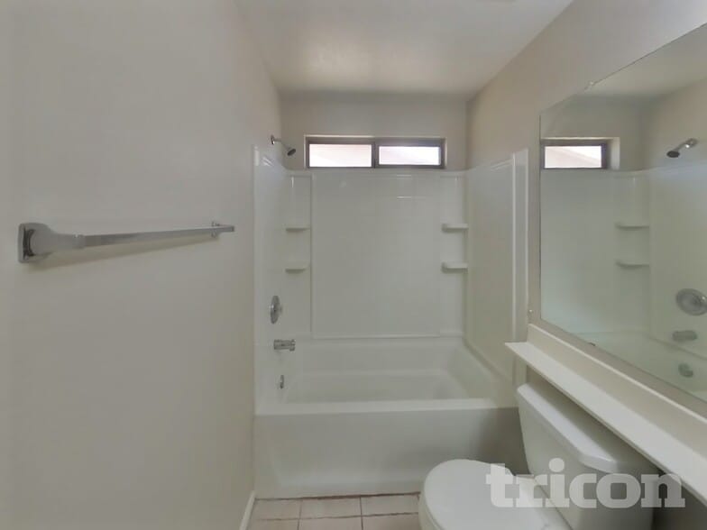 Building Photo - 2022 E Winston Dr