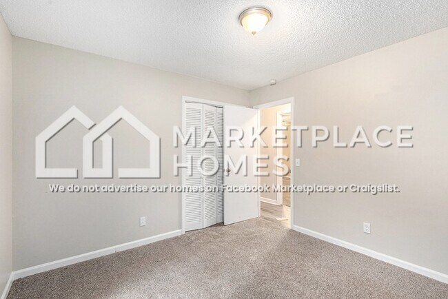 Building Photo - 4901 Mockingbird Ln