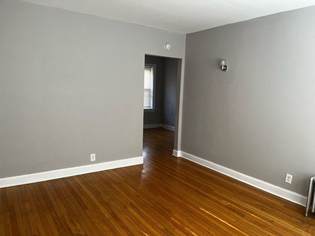 Building Photo - 1336 E 76th St