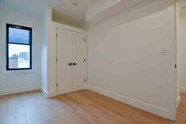 Building Photo - 2641 4th St NE