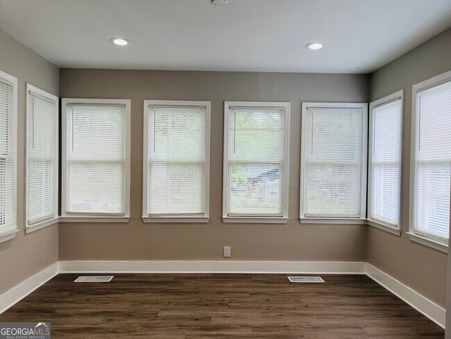 Building Photo - 608 Askew Ave