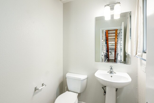 Building Photo - Beautiful Emeryville Townhouse!