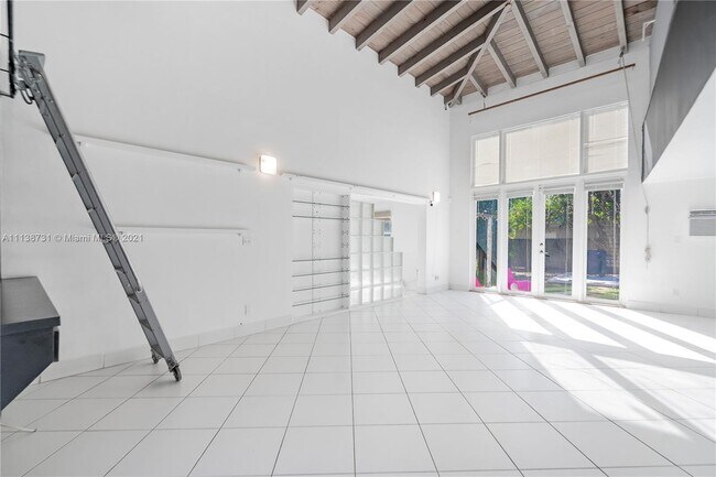 Building Photo - 3130 SW 25th St