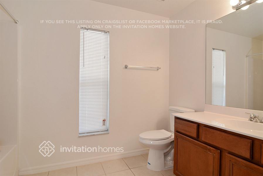 Building Photo - 2090 SW Capeador St