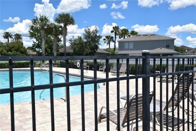 Building Photo - 711 Meadow Glade Dr