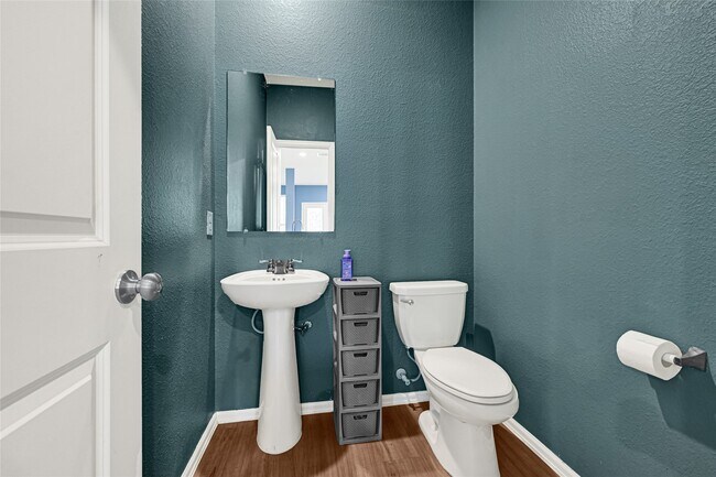 Building Photo - 1922 Ballesteros St