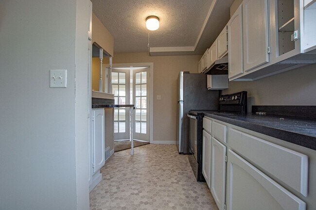 Building Photo - Super Cool and Unique 4 Bedroom / 1 Bath Home in Bellevue near Offut!