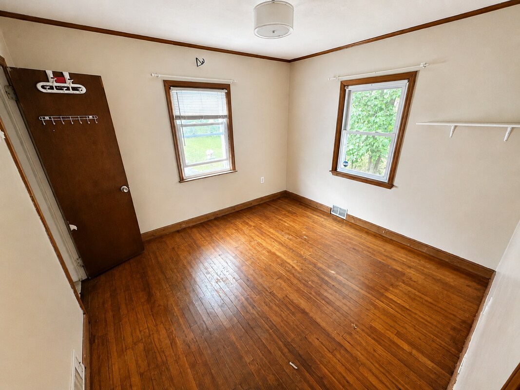 Building Photo - 17 Greenview Ave