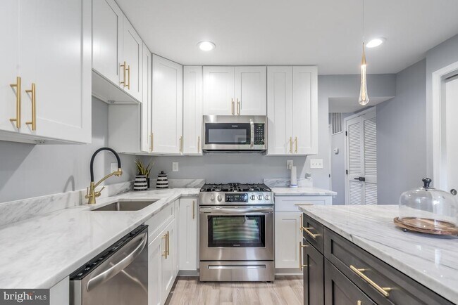 Building Photo - 4725 B St SE