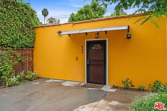 Building Photo - 828 N Crescent Heights Blvd