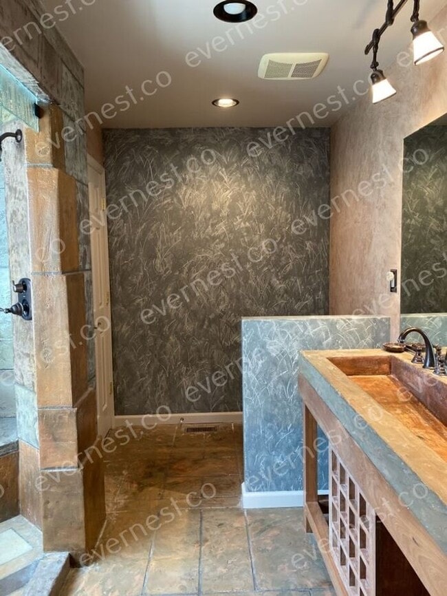 Building Photo - Stunning 3 Bed, 2 Bath House in Locust Gro...