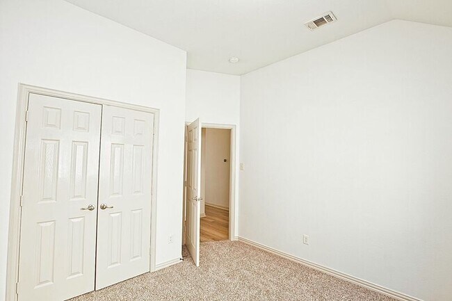 Building Photo - 105 Galloping Trail
