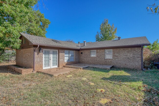 Building Photo - Beautiful newly Updated Edmond Home!