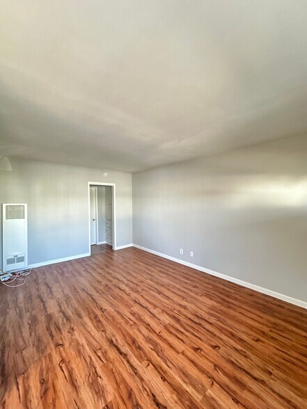 Building Photo - 4640 E 4th St