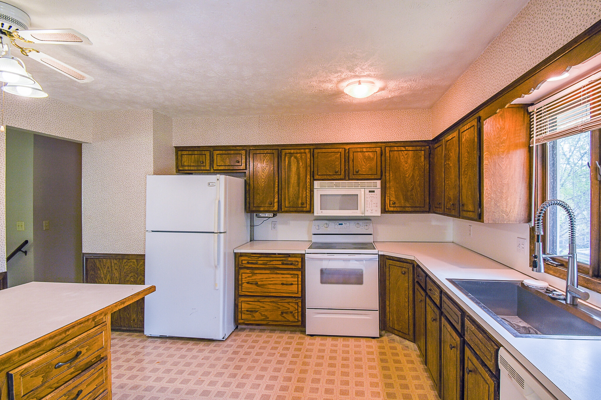 Building Photo - 10205 T Cir