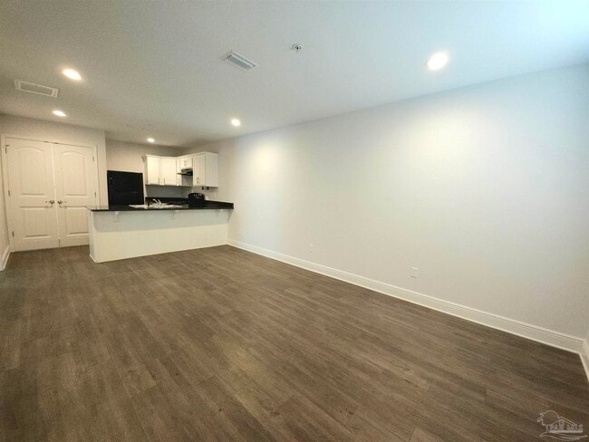 Building Photo - 313 N Navy Blvd