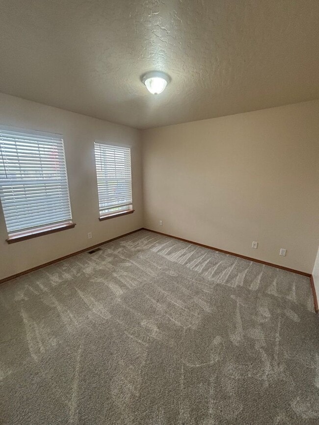 Building Photo - BEAUTIFUL HOME IN THE LANDINGS (APP#59)