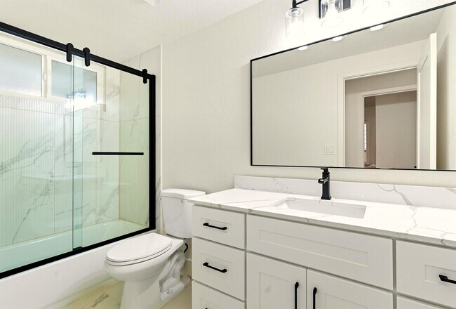 Building Photo - 11 Paddock Ct