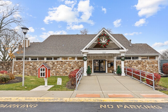 Building Photo - 818 Dunbar Ct