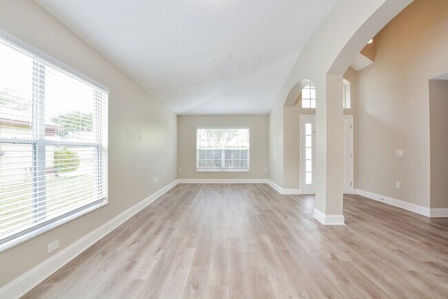 Building Photo - 8344 Lake Amhurst Trail