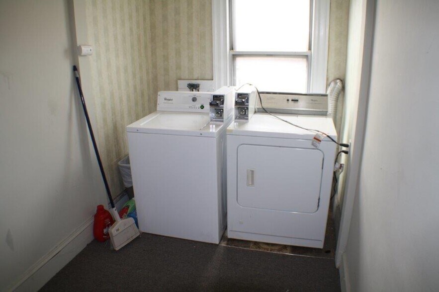 Building Photo - 703 W Haverford Rd