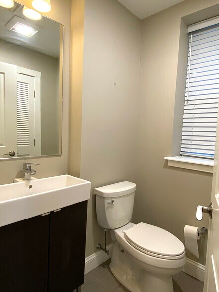 Building Photo - 58 Kent St