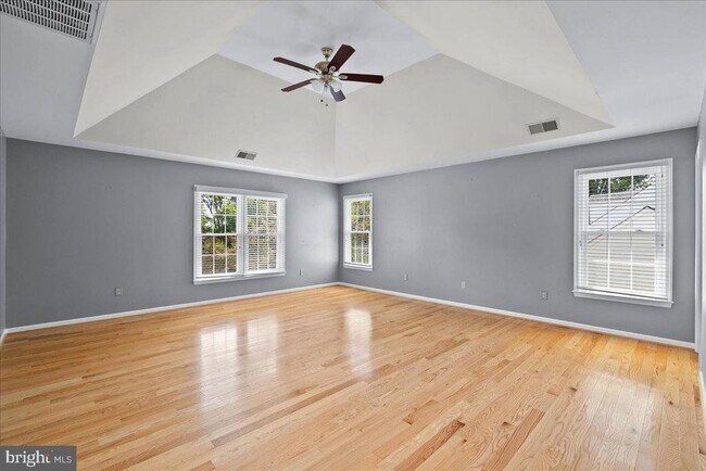Building Photo - 8608 Oak Brook Ln