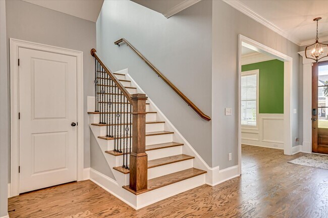 Building Photo - 3067 Rosewood Dr