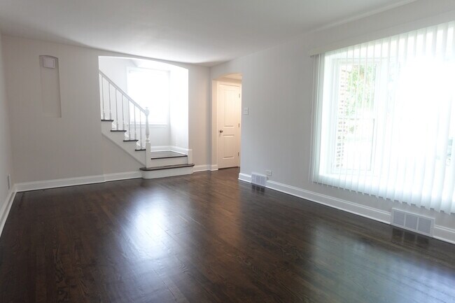 Building Photo - 2247 S 9th Ave